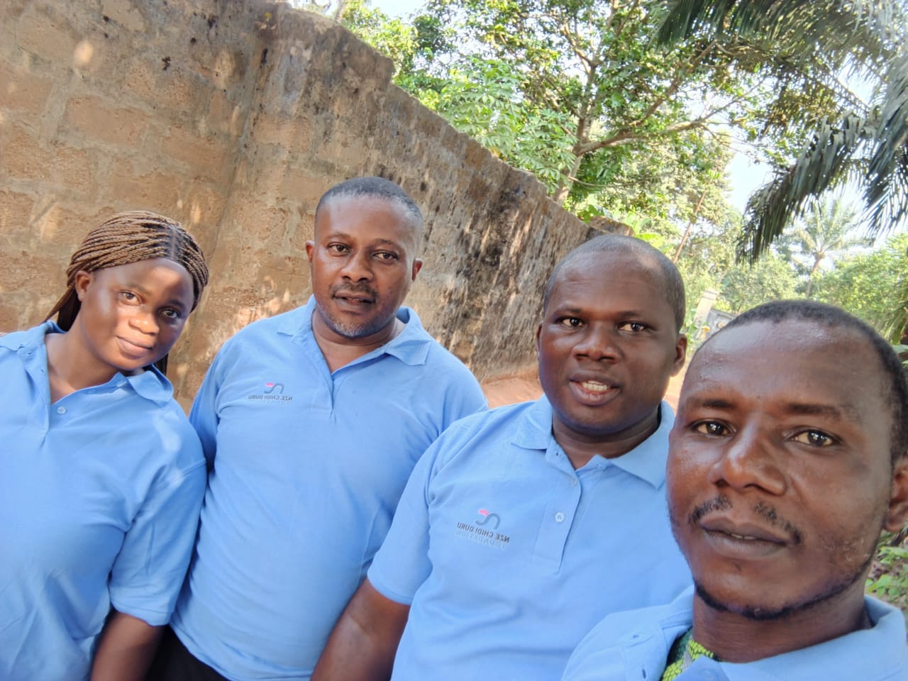NZE CHIDI DURU, OON, THROUGH NCDF SHARES BAGS OF RICE TO NKPOLOGWU PEOPLE OF ANAMBRA STATE DURING THIS YULETIDE SEASON.
